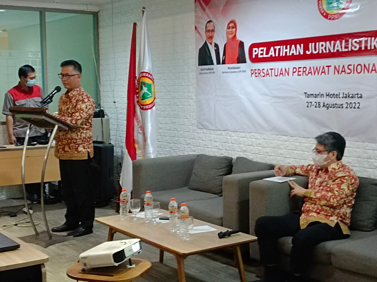 Pelatihan Jurnalistik Praktis Untuk Perawat - (Ada 3 foto)